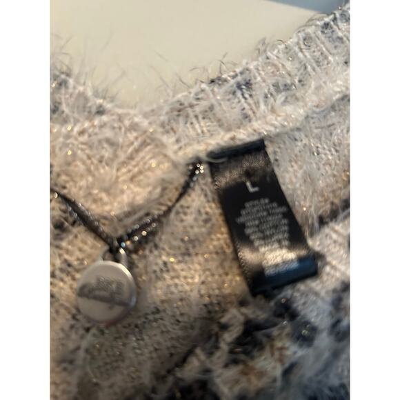 BKE Boutique Fuzzy Leopard Print V-Neck Cozy Sweater Women's Size L - Picture 3 of 8